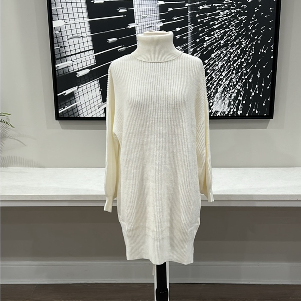 BRAND NEW! 

Ivory Oversized Turtleneck, W/ Balloon Sleeves, Sweater/Dress, (S)